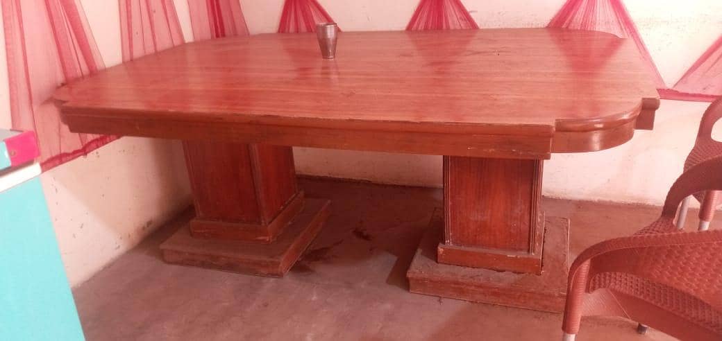 Dining table 0