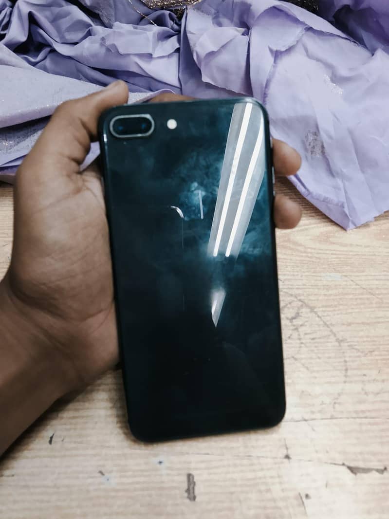 Apple iPhone 8 Plus 0