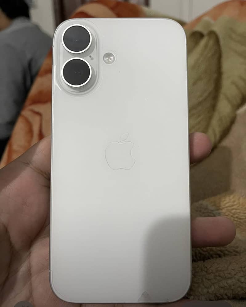 Apple iPhone 16 0