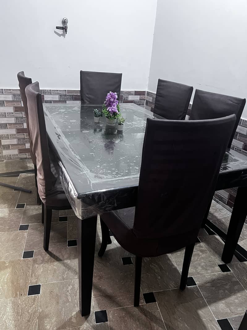 Dining table 0