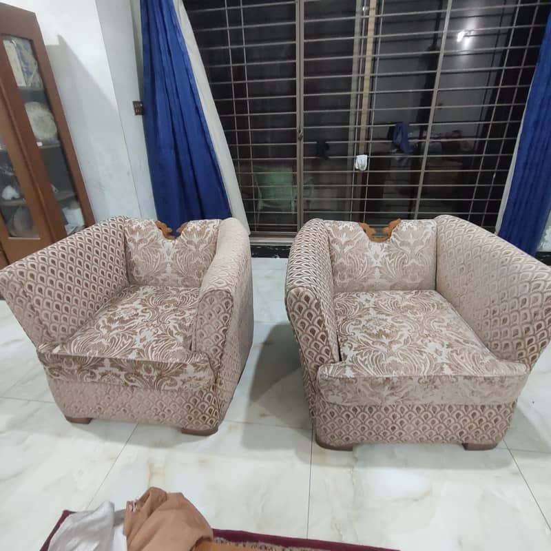 Sofa set and Showcase 0