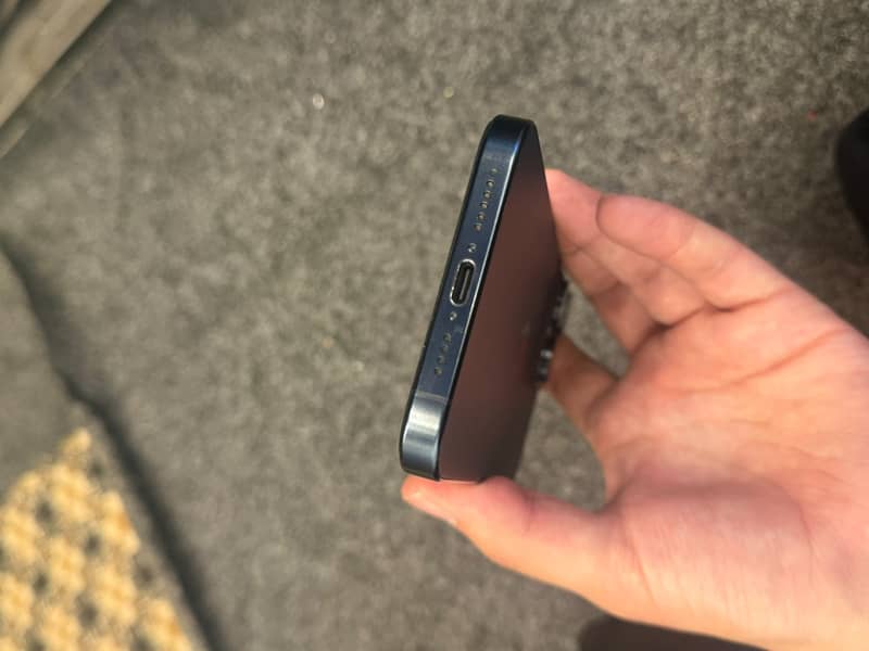 Apple iPhone 15 Pro Max 4