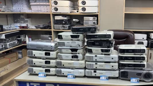 Multimedia Projectors In Used For Schools