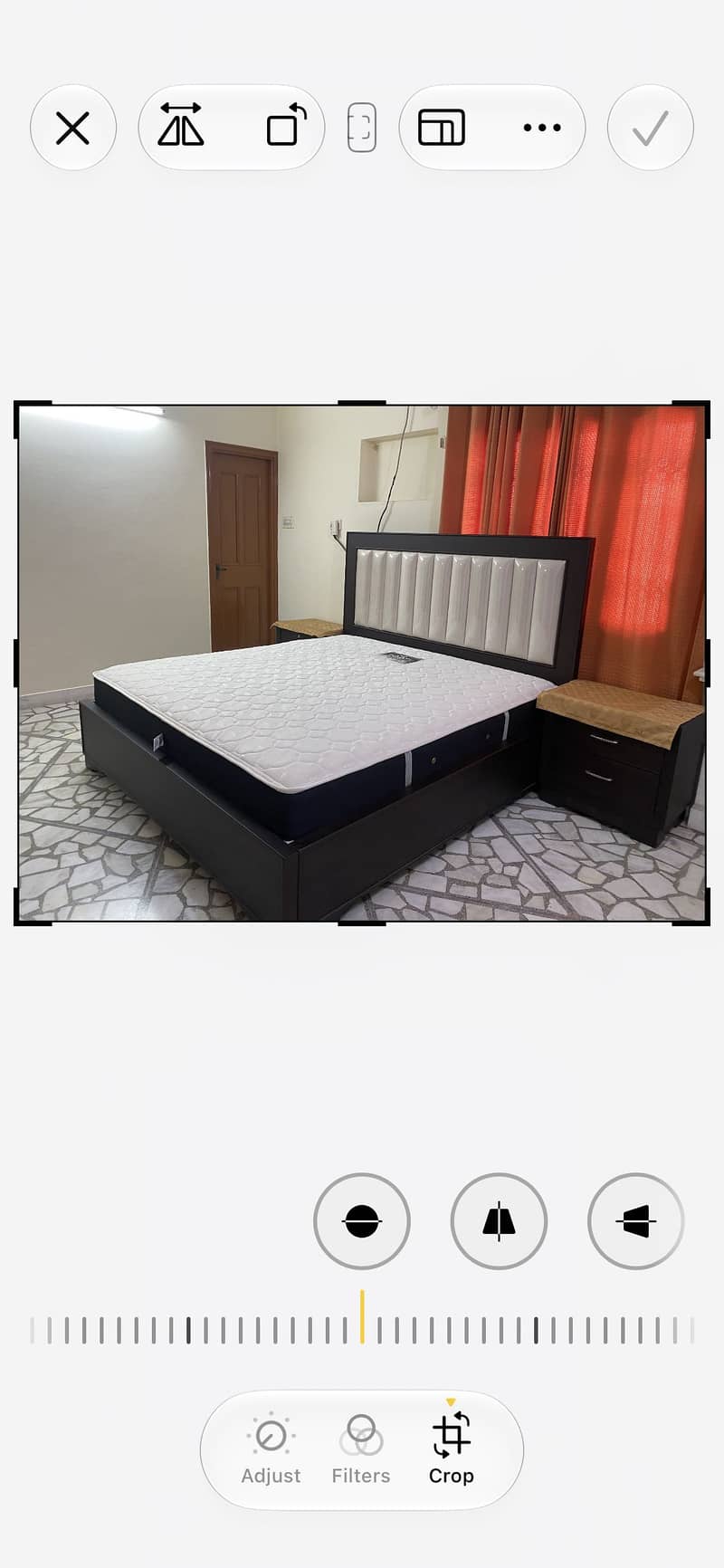 King size bed 0