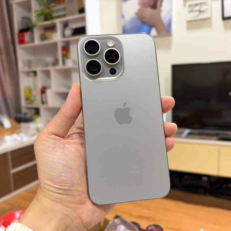 Apple iPhone 15 Pro Max 1