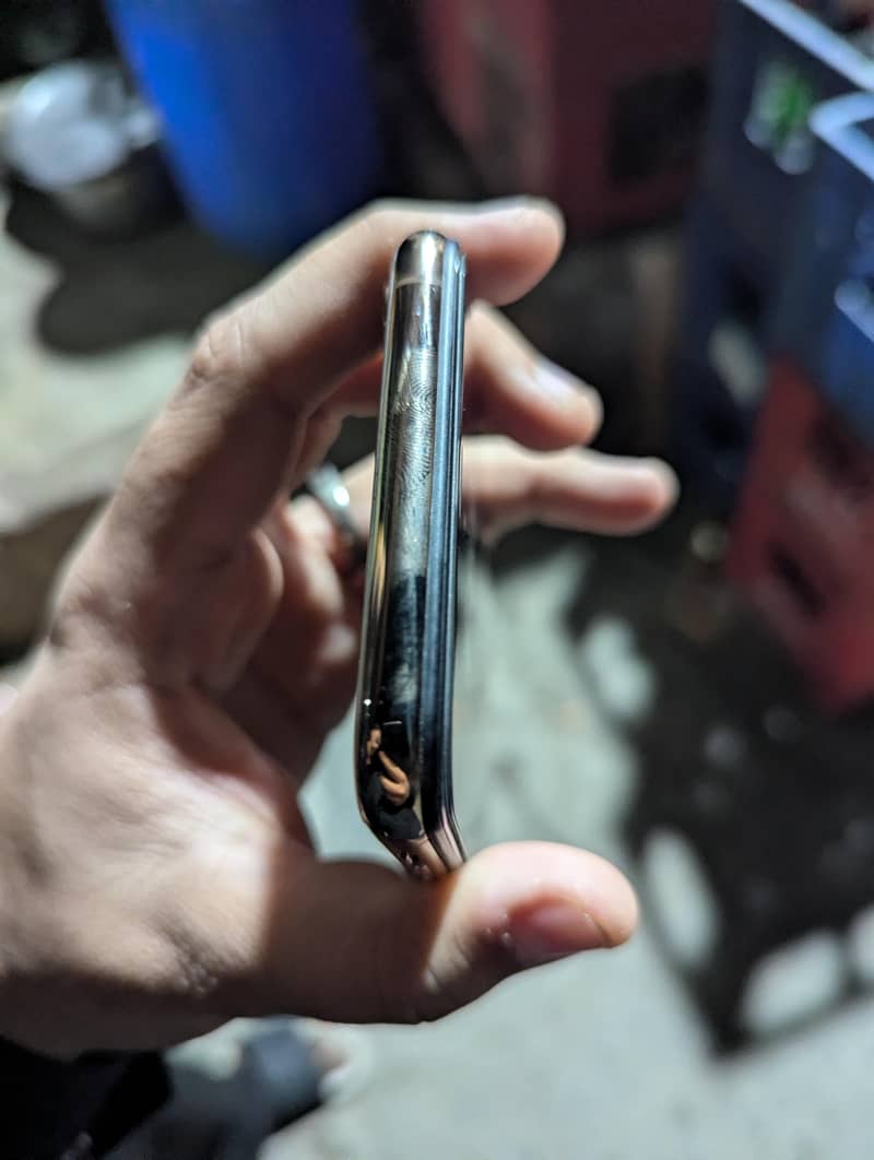 Apple iPhone XS Max 3
