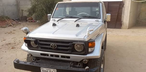 Toyota land Cruiser RKR FJ70 1989 Model 13B Deisel Engine