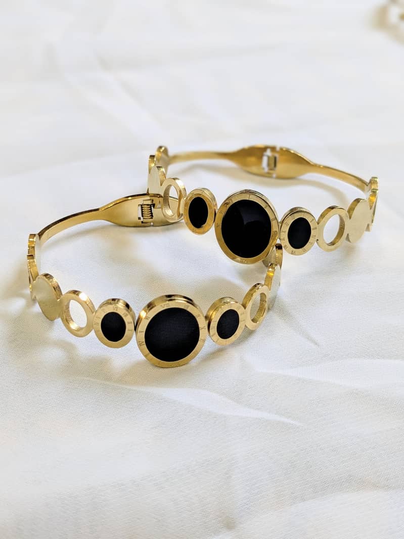 Hand cuff 1