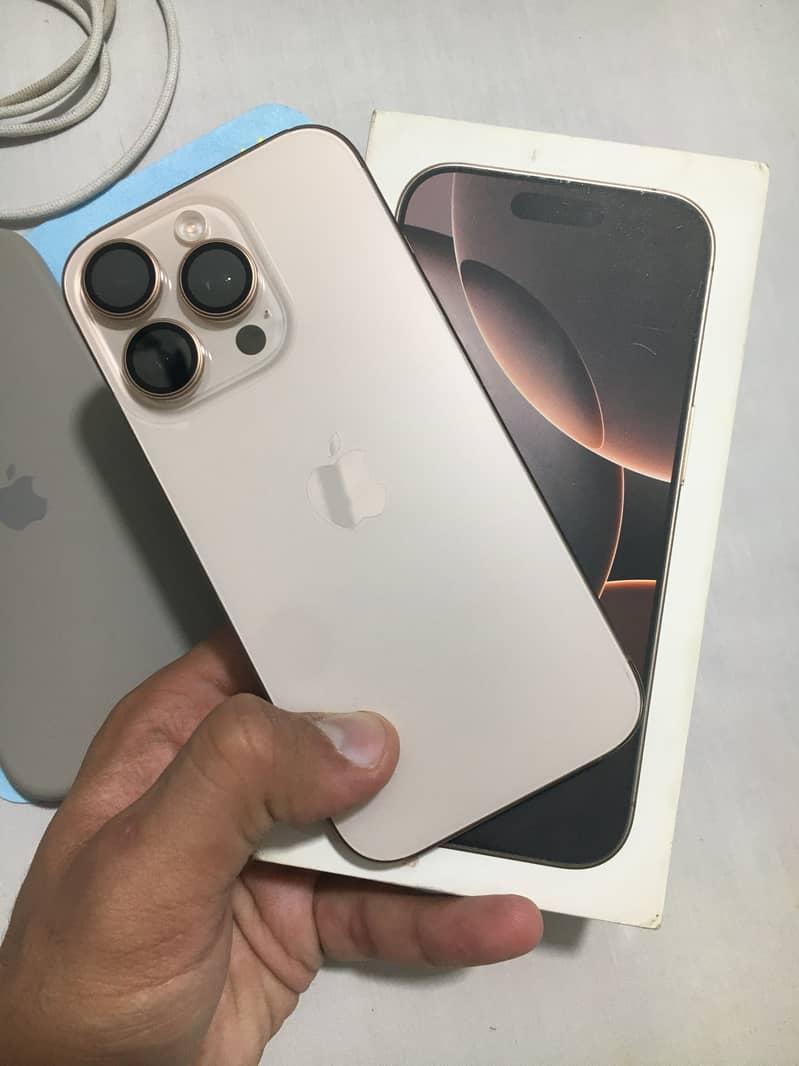 Apple iPhone 16 Pro 1