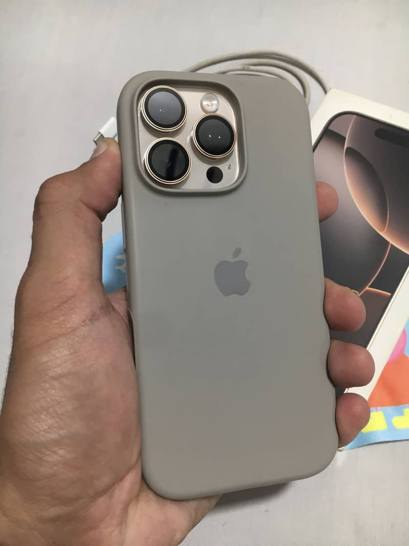 Apple iPhone 16 Pro 8
