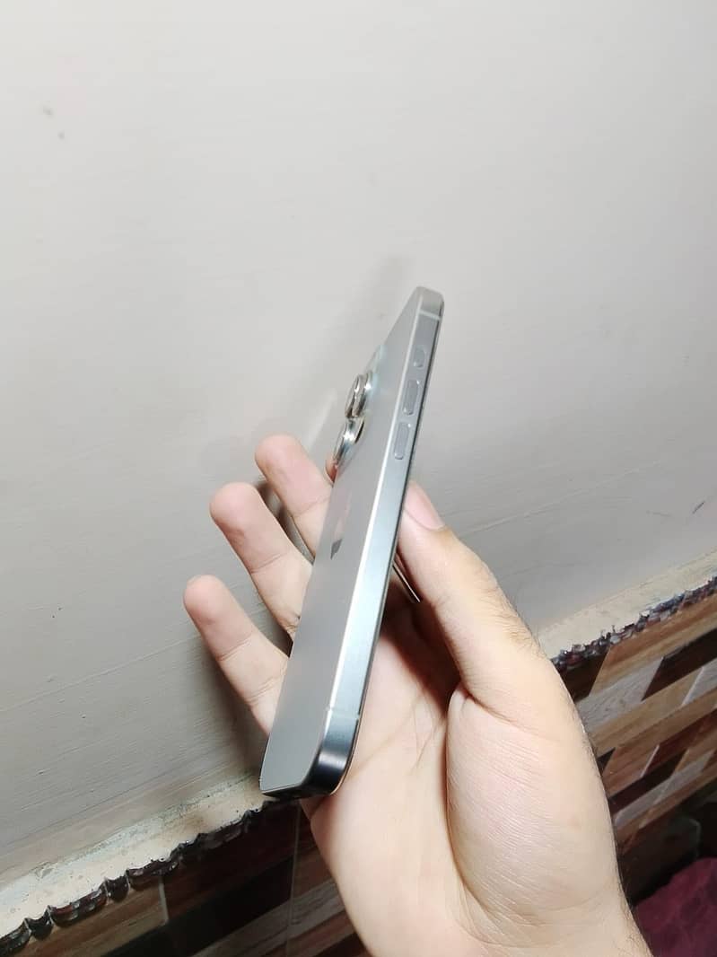 Apple iPhone 15 Pro 1