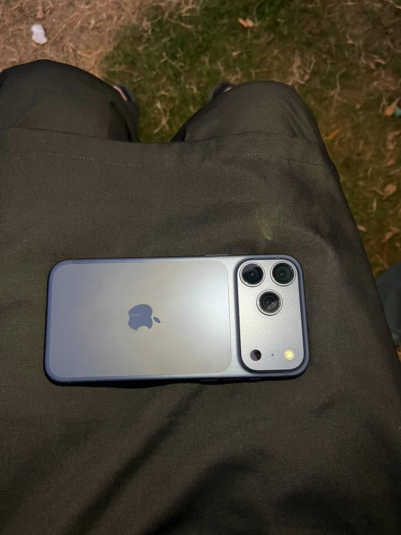 Apple iPhone 17 Pro Max 5