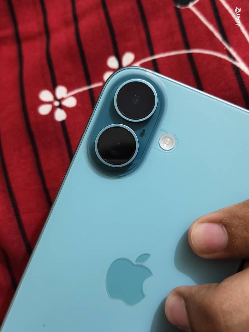 Apple iPhone 16 0