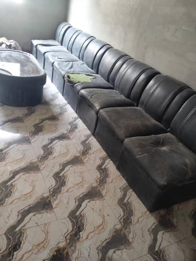 9 setar sofa L/shape srif leather phata hua hai foom Sahi hai