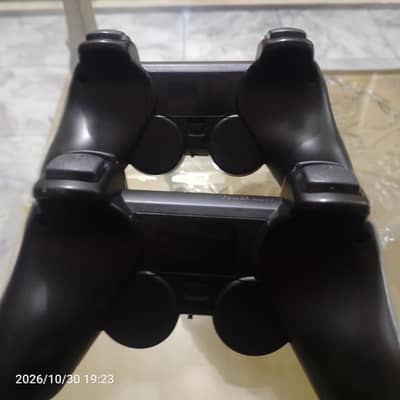 PS 3 CONTROLLER ( GAMING CONSOLE )