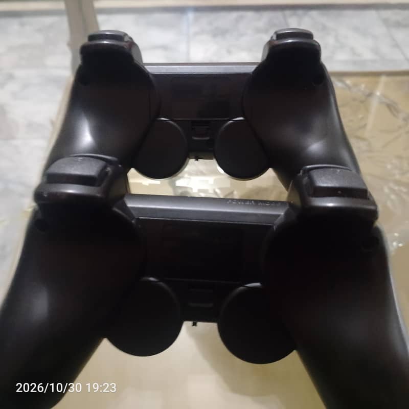PS 3 CONTROLLER ( GAMING CONSOLE ) 0