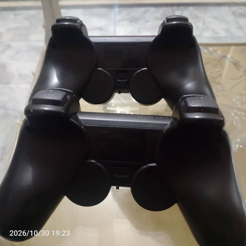 PS 3 CONTROLLER ( GAMING CONSOLE ) 1