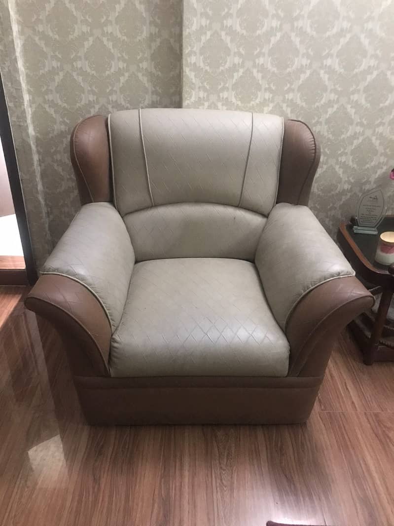 Selling sofa 1
