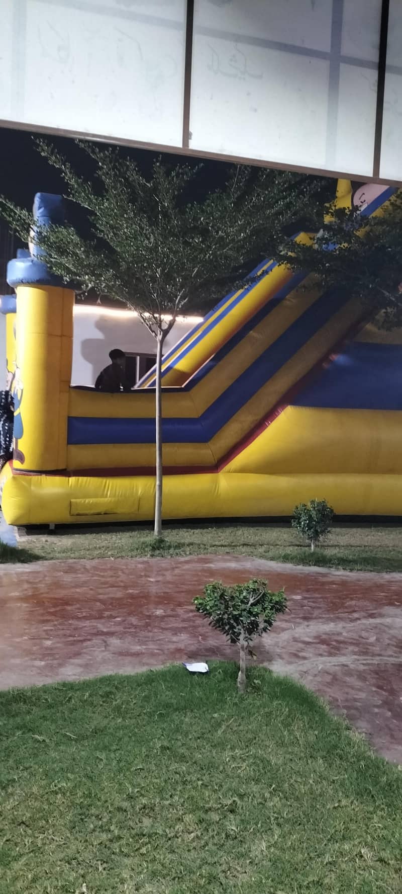 jumping castle 0