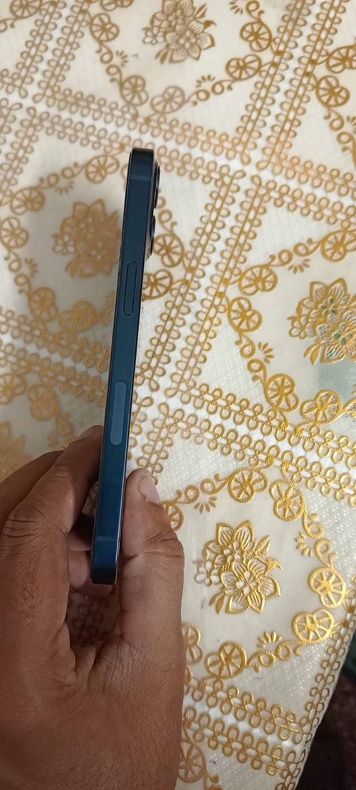 Apple iPhone 13 4