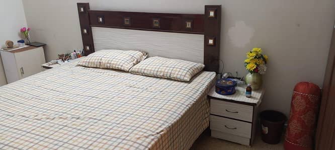 king size bed with dresser and side tables
