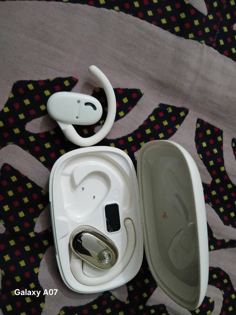 earbuds 2