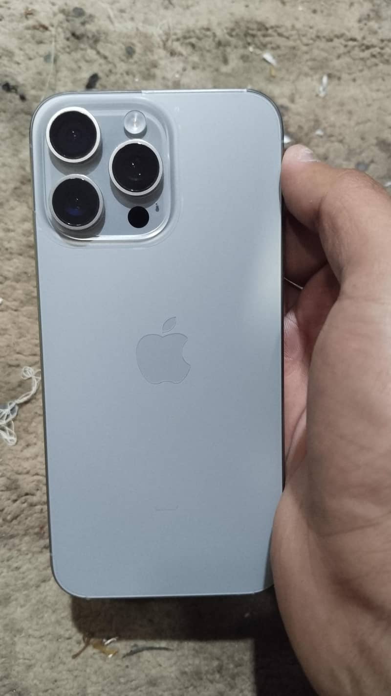 Apple iPhone 15 Pro Max 1