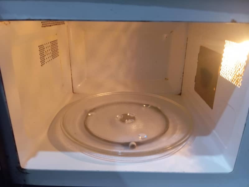 microwave oven 0