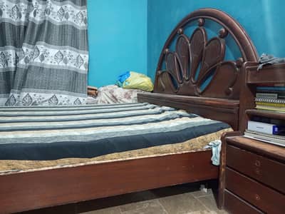 6 X 6 Queen Bed 2nd hand With Duraform