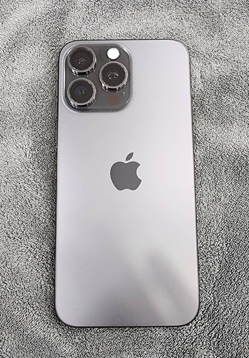 Apple iPhone 15 Pro Max 0