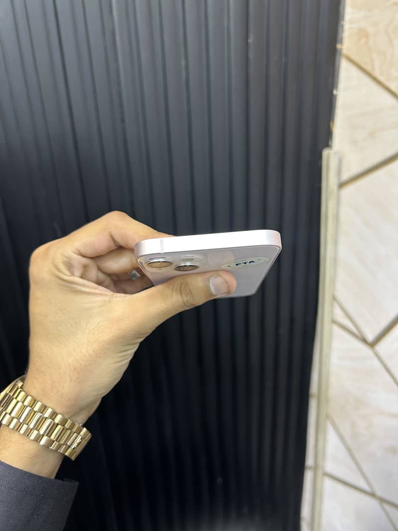Apple iPhone 13 5