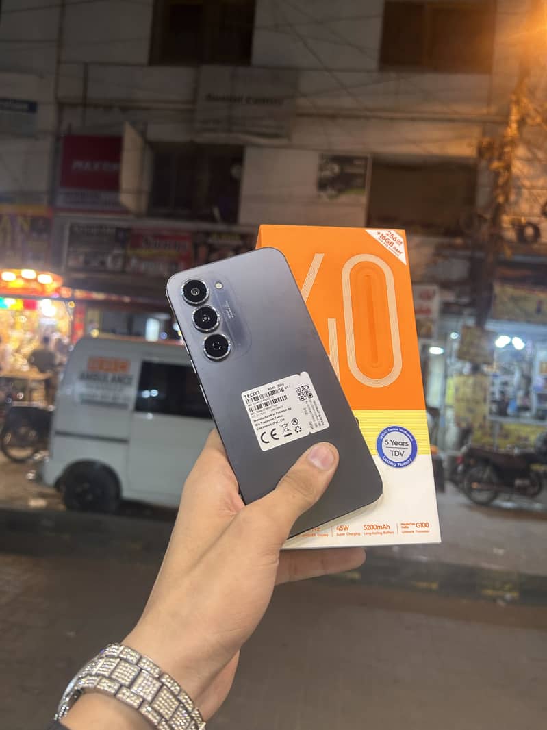 Tecno Spark 40 Pro complete box 0