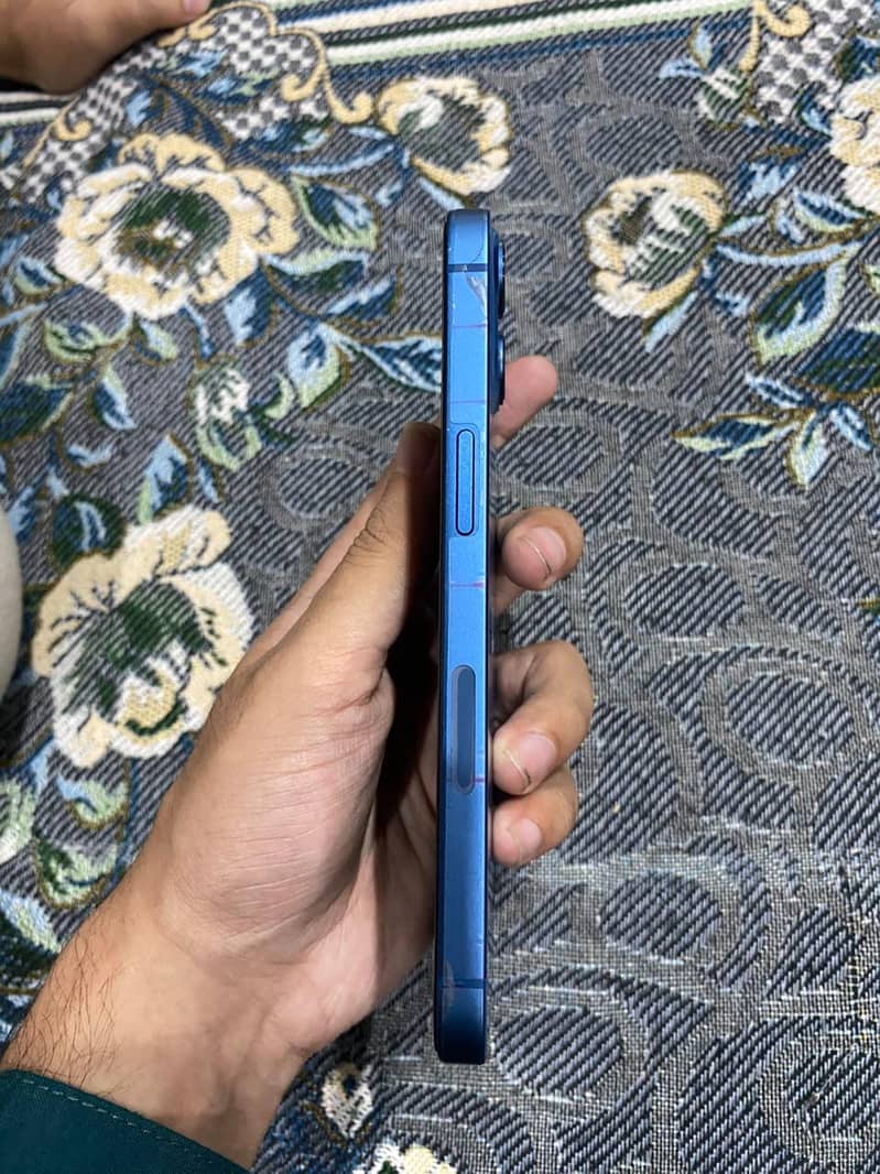 Apple iPhone 13 1
