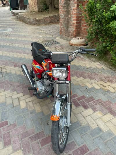 Honda CG 125 red colour