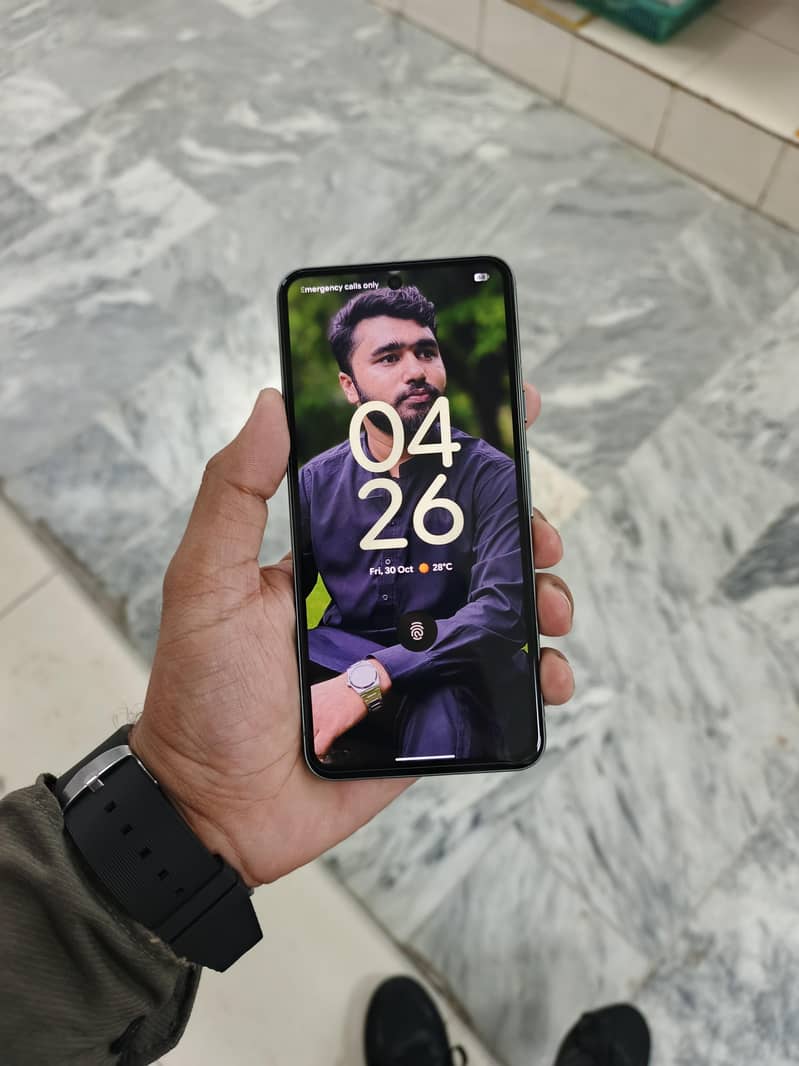 Google Pixel 8 5
