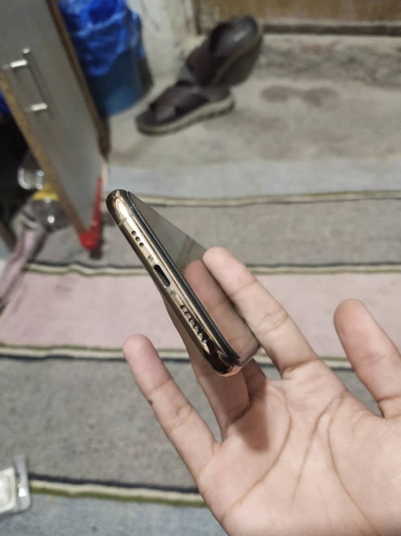Apple iPhone XS 1