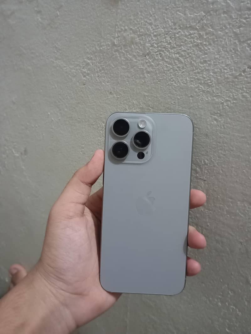 Apple iPhone 15 Pro Max 0