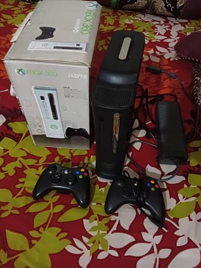 Xbox 360 80games instal 500gb 2controll 1 wireless 1 wired 03024050979
