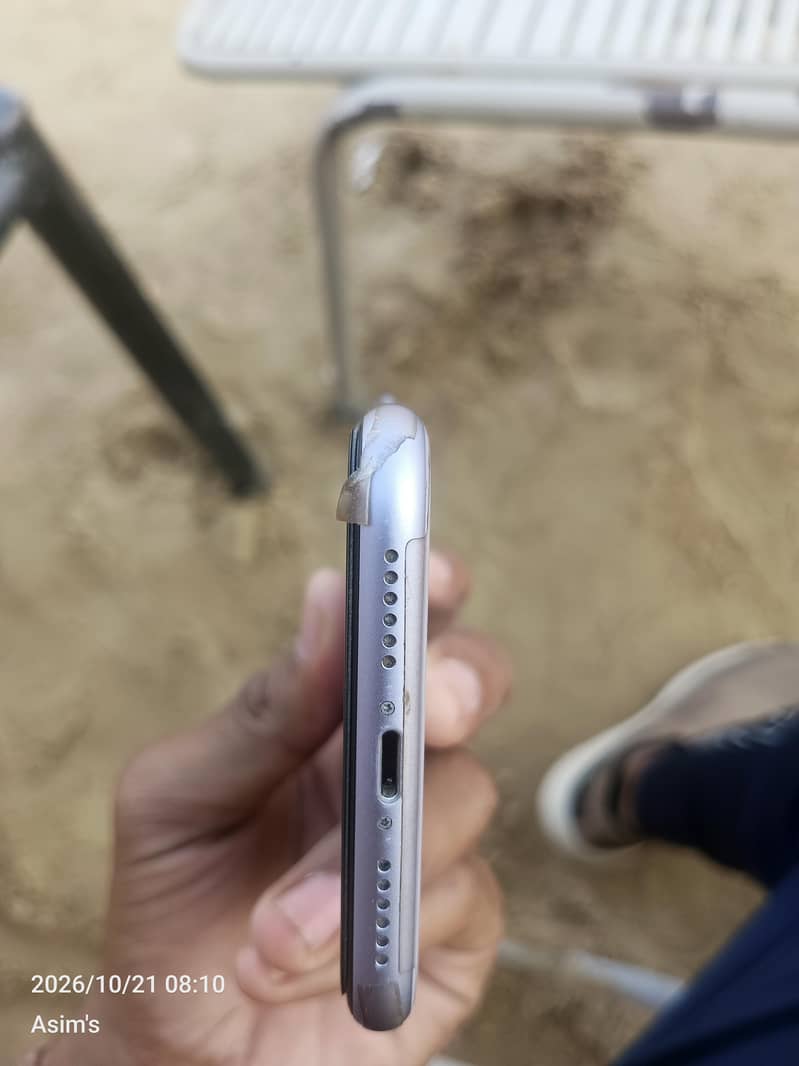 Apple iPhone 11 4