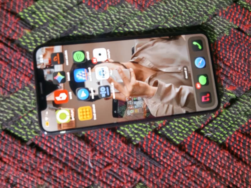 Apple iPhone XS Max 2