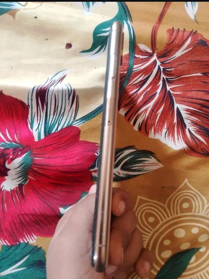Apple iPhone XS Max 5