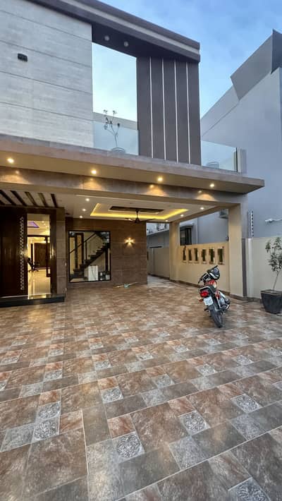 1 KANAL BRAND NEW HOUSE FOR RENT