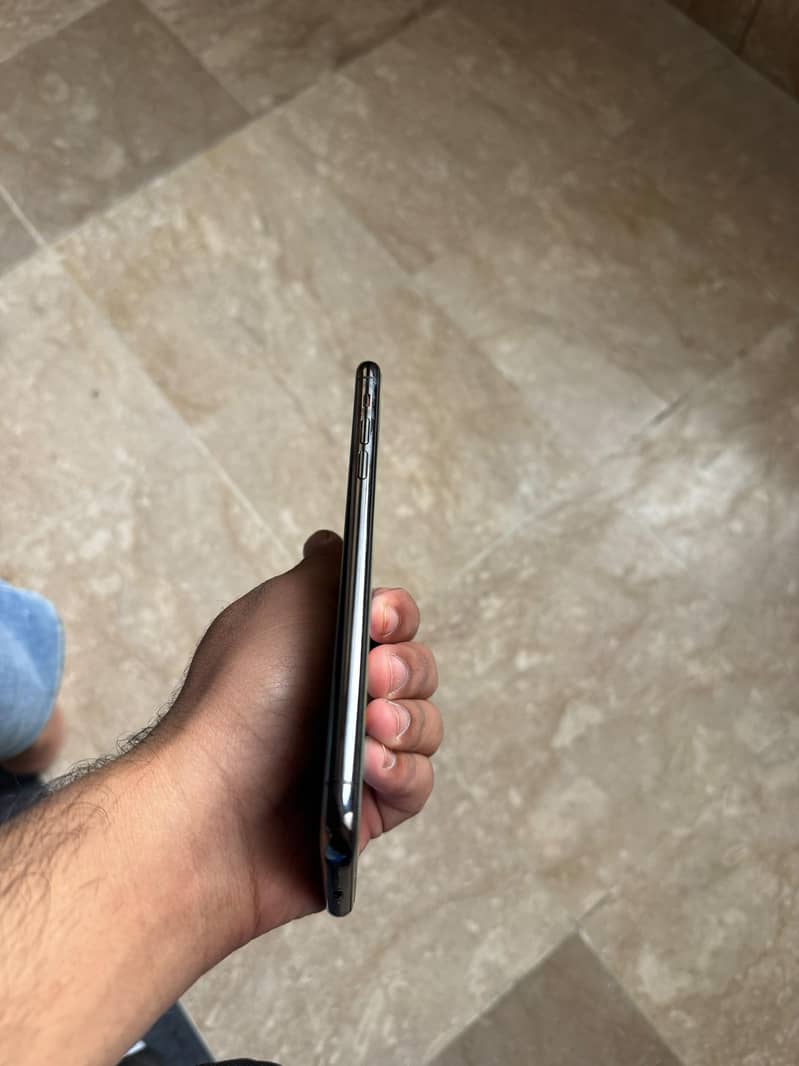Apple iPhone 11 Pro 1