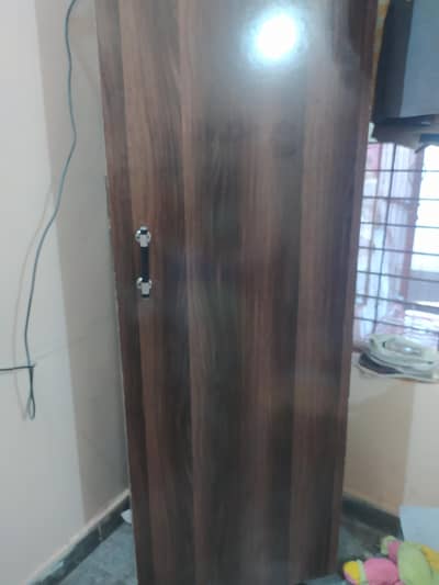 almari single door