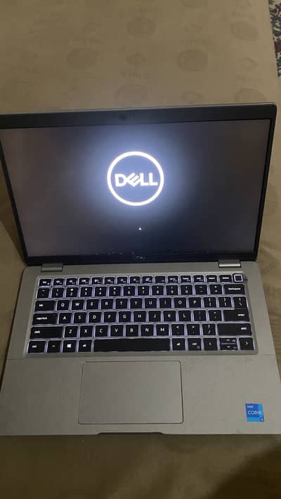 Dell laptop core i5 (11th gen )8 gb ram 256 SSD 10/10