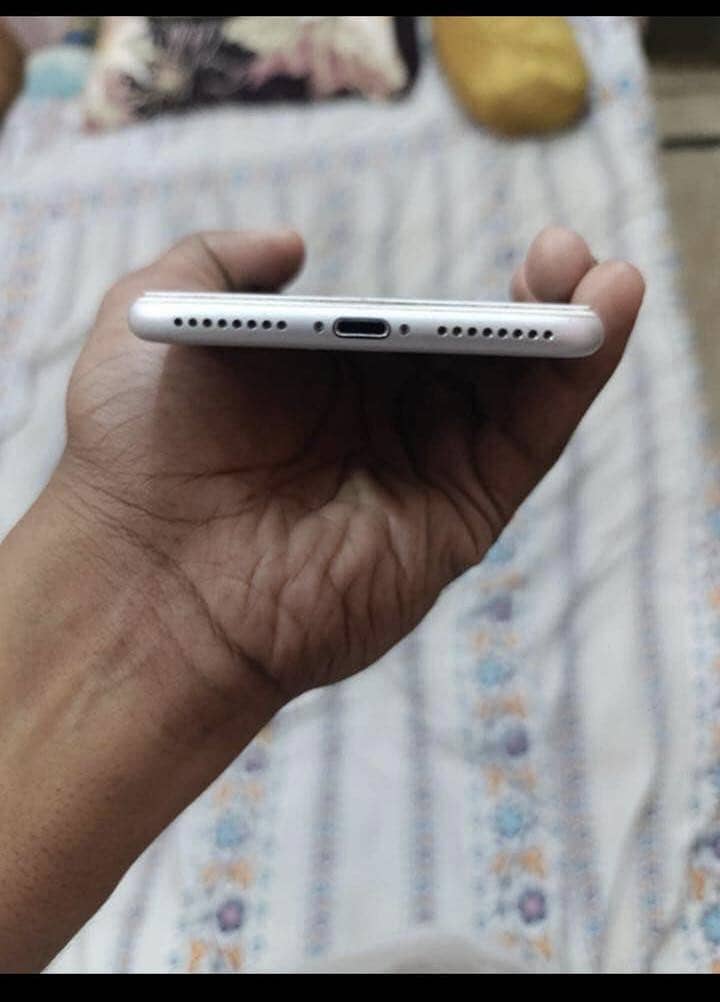 Apple iPhone 7 Plus 1