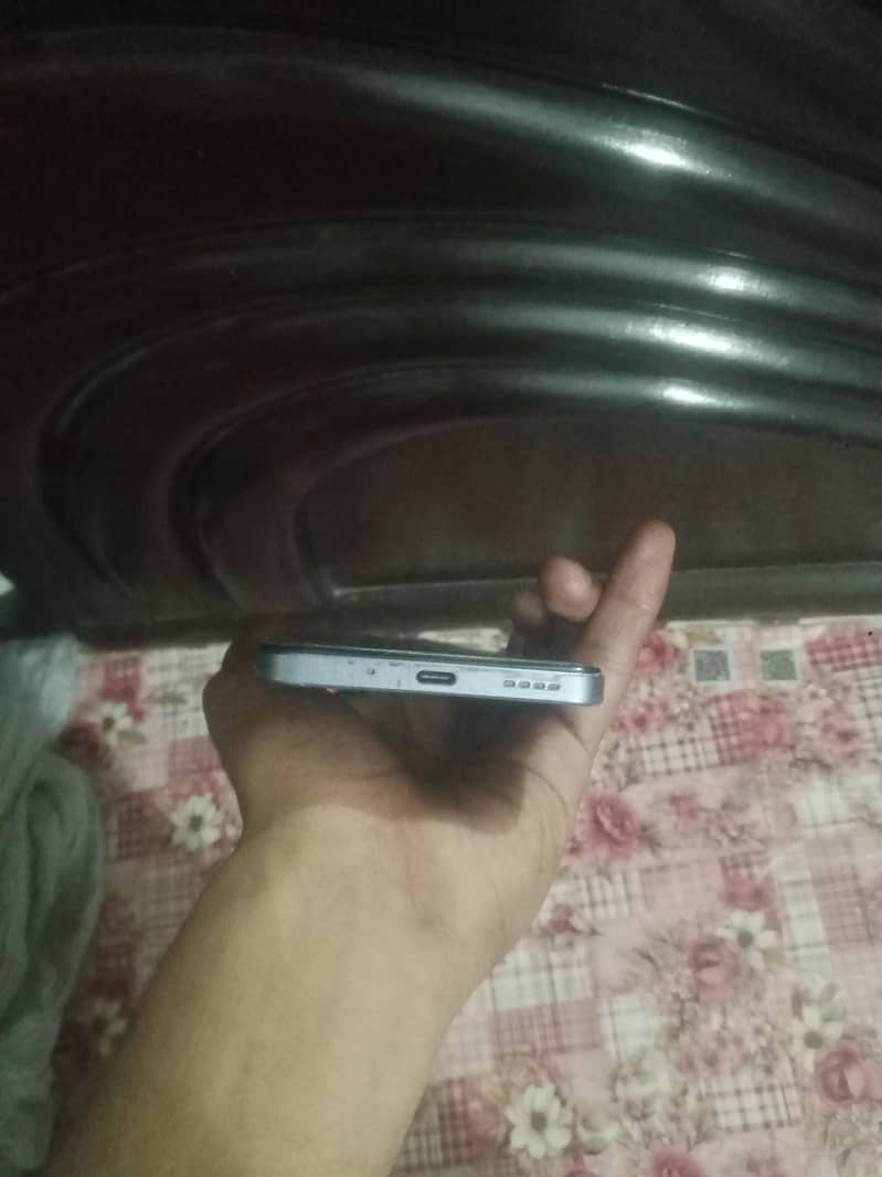 Realme C75x 4