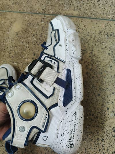 Xstep sports shoes higher faster stronger