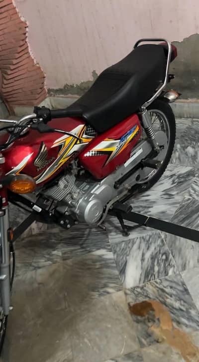 Honda 125 2025 model just 10k kl used like new