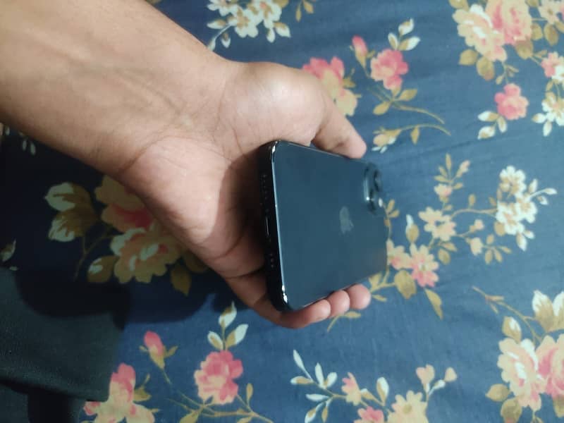 Apple iPhone 13 3